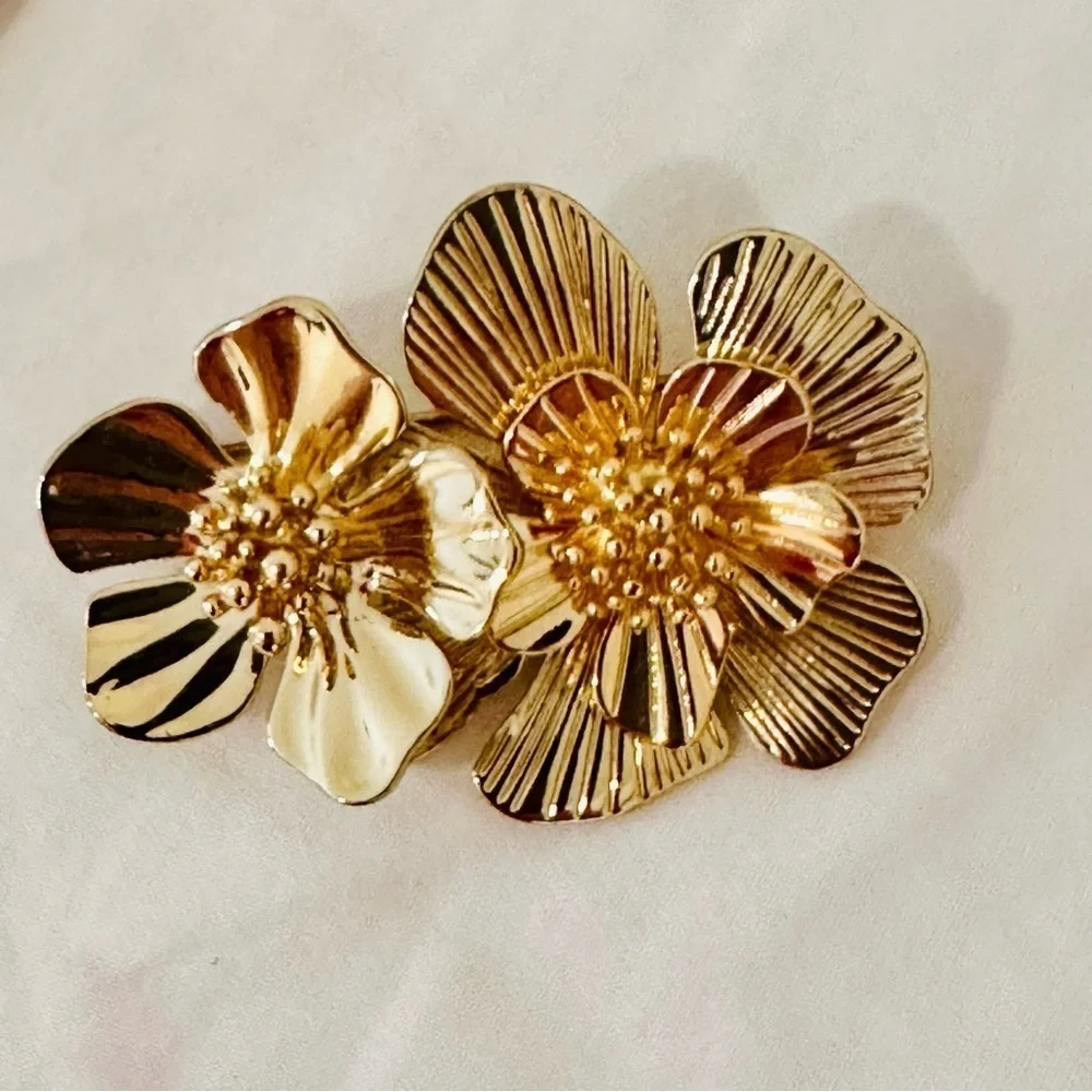 White House Black Market Gold Floral Statement Necklace